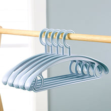 Load image into Gallery viewer, 厂家宽肩加厚衣架成人挂衣架无痕多功能魔术衣架晾衣架 塑料衣架
