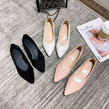 Load image into Gallery viewer, 单鞋女2020秋季新款浅口尖头平底鞋气质串珠低跟简约豆豆鞋shoes
