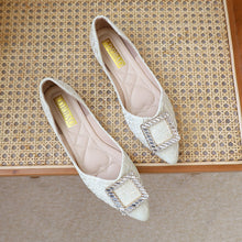 Load image into Gallery viewer, 尖头平底豆豆鞋女2021夏季新款一脚蹬方扣褶皱软底浅口舒适奶奶鞋
