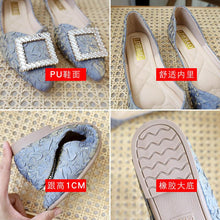 Load image into Gallery viewer, 尖头平底豆豆鞋女2021夏季新款一脚蹬方扣褶皱软底浅口舒适奶奶鞋
