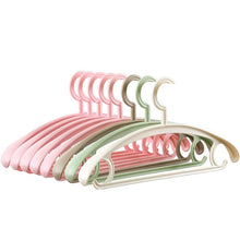 Load image into Gallery viewer, 厂家宽肩加厚衣架成人挂衣架无痕多功能魔术衣架晾衣架 塑料衣架
